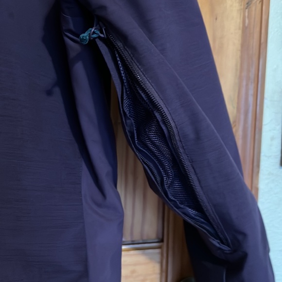 Women’s Burton Snowboard Jacket - Picture 5 of 12